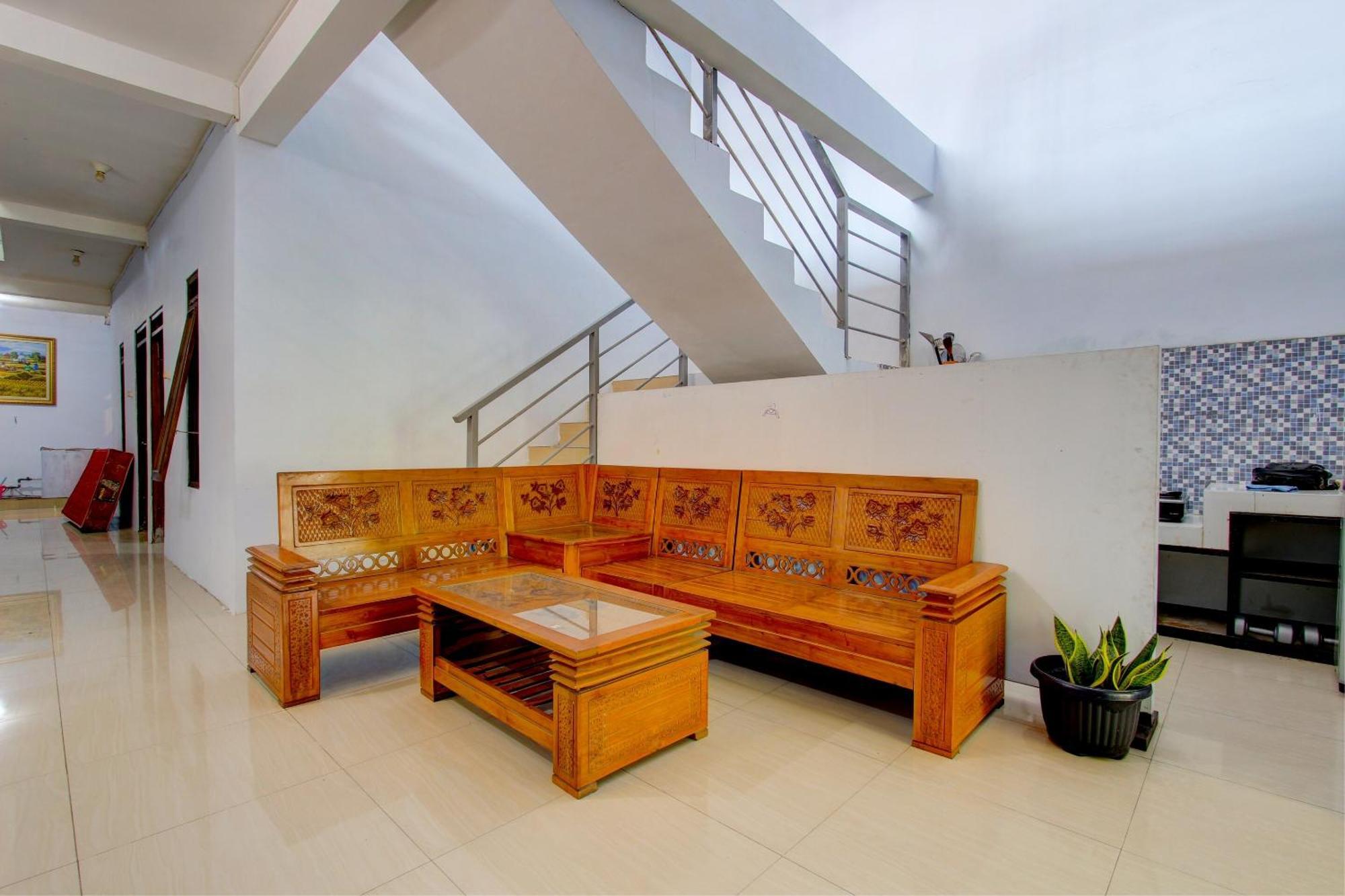 Super Oyo 93012 Griya Kencana Asri Syariah Lawean Exterior foto